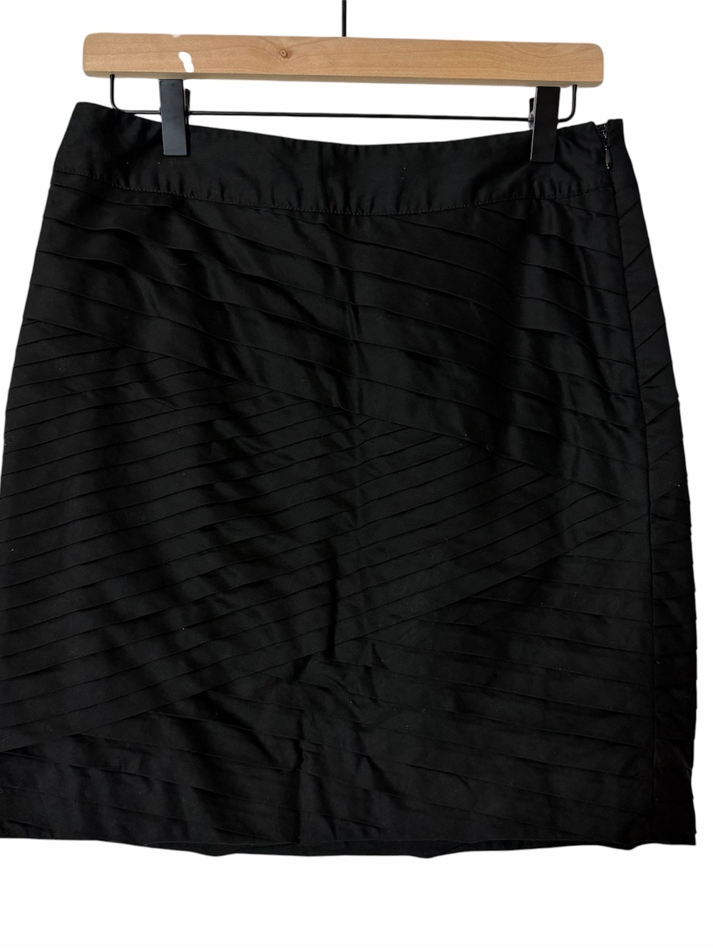 White House Black Market Black Textured Pintuck Pleated Mini Skirt Size 4